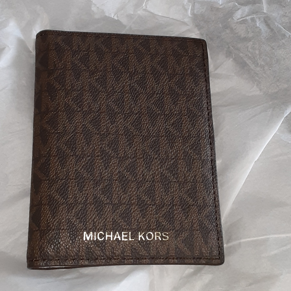 Michael Kor  PASSPORT HOLDER/CREDIT CARDS